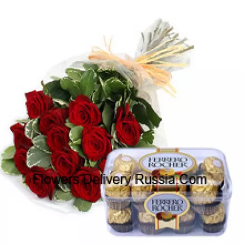 Bukiet 11 Czerwonych Róż z Sezonowymi Wypełniaczami Razem z 16 Sztukami Ferrero Rochers