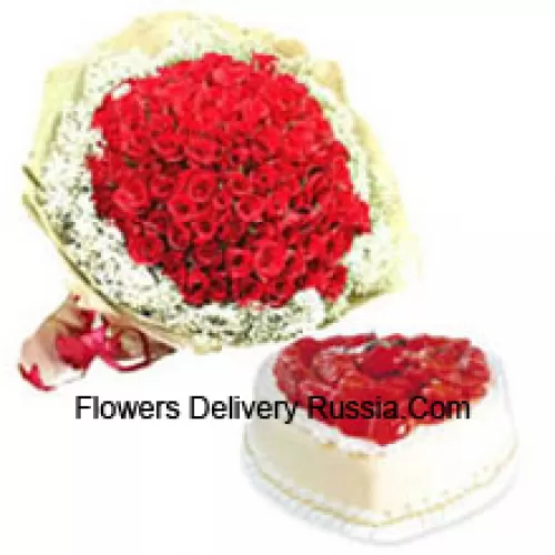 Букет из 101 красной розы с сезонными наполнителями и 1 кг сердцеобразного ананасового торта